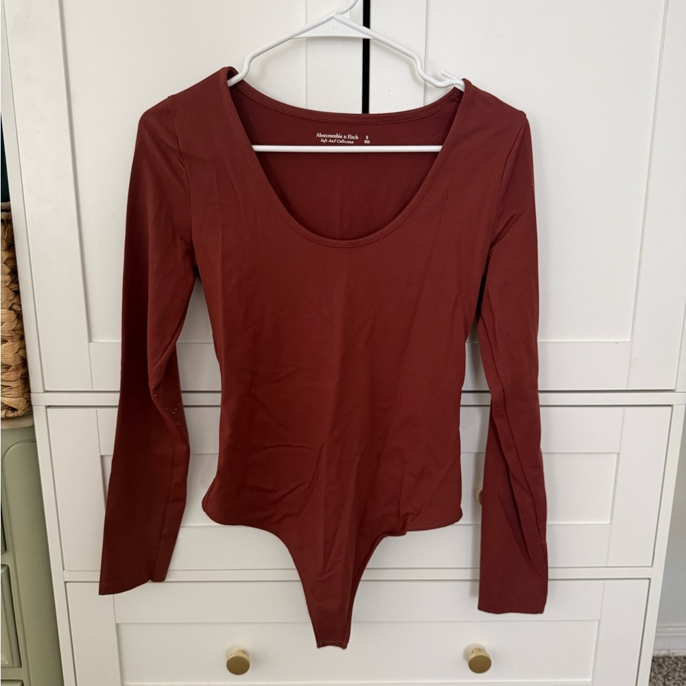 Abercrombie & Fitch Long Sleeve Scoop Neck Bodysuit - Rust